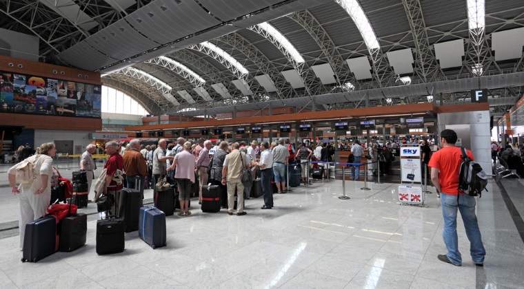 Românii blocaţi pe aeroportul din Istanbul au ajuns acasă! Românii blocaţi pe aeroportul din Istanbul au ajuns acasă!