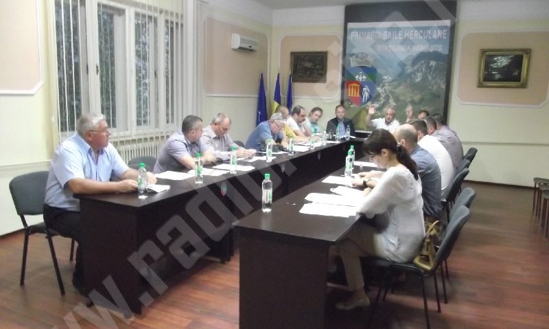 [FOTO] Consilierii de pe Valea Cernei s-au organizat pe comisii