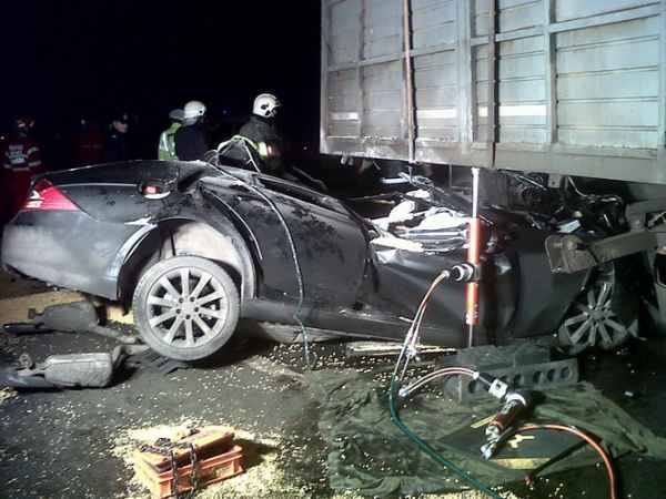 13 FATAL: Trei persoane au murit şi alte patru au fost rănite 13 FATAL: Trei persoane au murit şi alte patru au fost rănite
