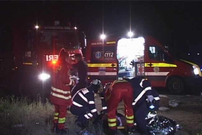 Un poliţist a provocat un grav accident. Prietenul său a murit pe loc Un poliţist a provocat un grav accident. Prietenul său a murit pe loc