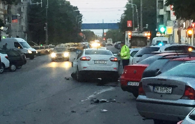 Accident provocat de o soferita beata, la Timisoara Accident provocat de o soferita beata, la Timisoara