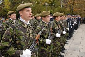 Amintiri din vremea în care armata era obligatorie în România şi pentru bărbaţi, şi pentru femei: „Am izbucnit în plâns, dar n-am avut încotro“