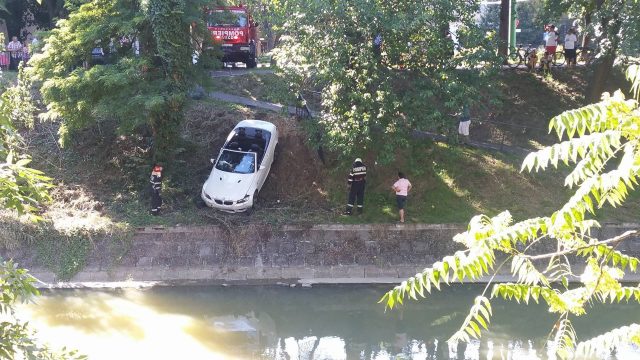 Un șofer a adormit la volan și era să ajungă în Bega Un șofer a adormit la volan și era să ajungă în Bega