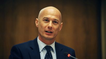 Fostul guvernator BNR Bogdan Olteanu a fost condamnat la şapte ani de închisoare