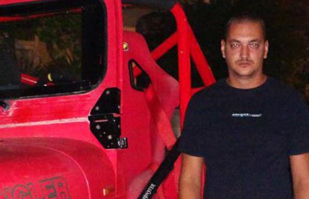 Ca în Vestul Sălbatic! Un autobuz plin cu muncitori a fost oprit sub ameninţarea armei Ca în Vestul Sălbatic! Un autobuz plin cu muncitori a fost oprit sub ameninţarea armei