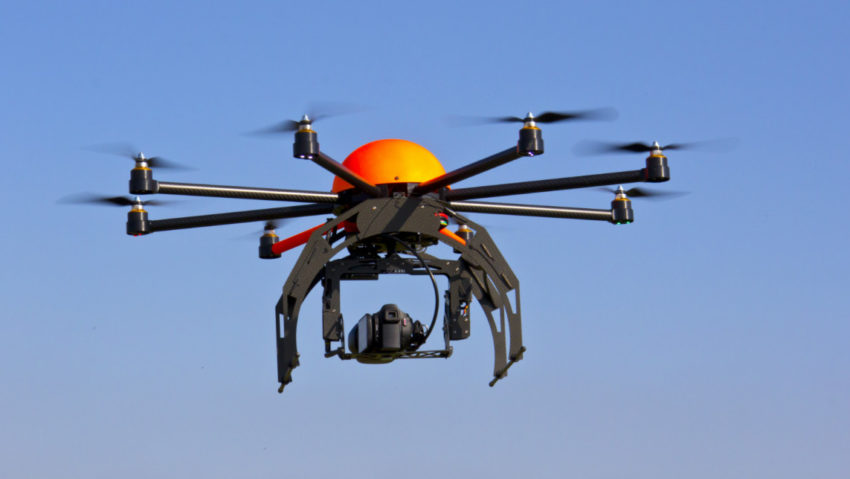 Zborul unei drone în zona intravilană din România este interzis prin lege Zborul unei drone în zona intravilană din România este interzis prin lege