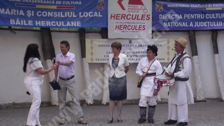 Cântecul popular din întreaga lume va răsuna din nou pe Valea Cernei în perioada 4-9 iulie ac, la Festivalul HERCULES, prestigioasă manifestare internaţională ajunsă în acest an la cea de-a 46-a ediţie. Cântecul popular din întreaga lume va răsuna din nou pe Valea Cernei în perioada 4-9 iulie ac, la Festivalul HERCULES, prestigioasă manifestare internaţională ajunsă în acest an la cea de-a 46-a ediţie.