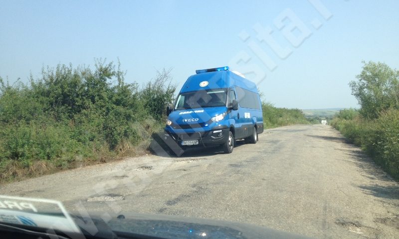 Aşteptarea locuitorilor din zona Berzovia – Vermeş a luat sfârşit. Drumul groazei va fi în sfârşit reabilitat Aşteptarea locuitorilor din zona Berzovia – Vermeş a luat sfârşit. Drumul groazei va fi în sfârşit reabilitat