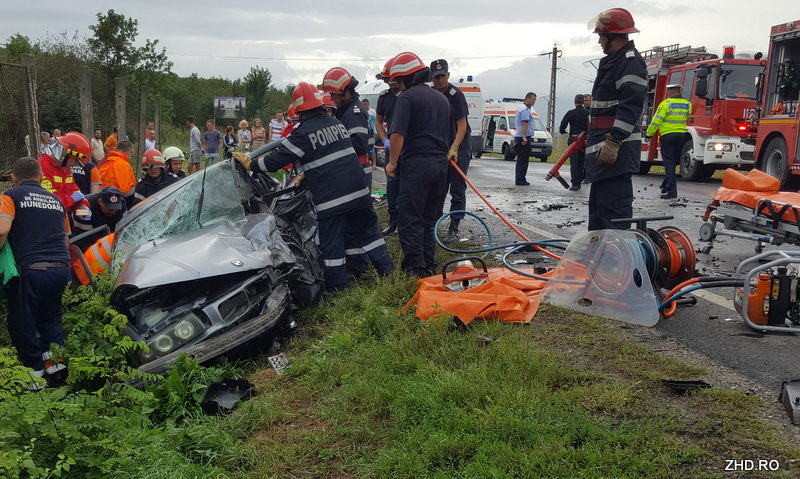 Tragedie în vestul ţării: Un tânar a murit, iar alţi doi au fost răniţi Tragedie în vestul ţării: Un tânar a murit, iar alţi doi au fost răniţi