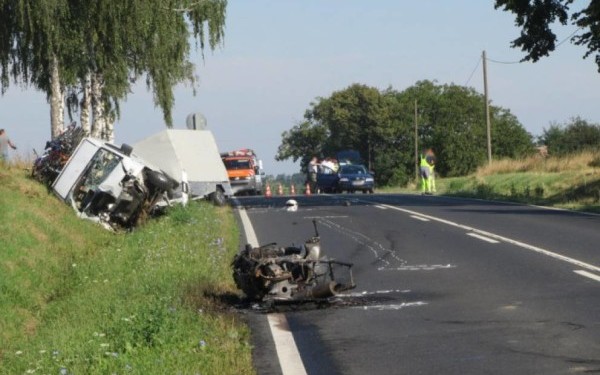 Român mort într-un accident grav în Ungaria. Motocicleta lui a luat foc după impactul cu un microbus Român mort într-un accident grav în Ungaria. Motocicleta lui a luat foc după impactul cu un microbus