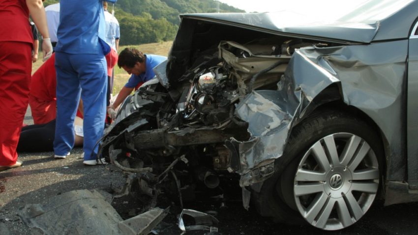 Accident cutremurător pe DN 7. O fetiţă de doar cinci ani a văzut cum trupul mamei „zboară” prin geamul maşinii Accident cutremurător pe DN 7. O fetiţă de doar cinci ani a văzut cum trupul mamei „zboară” prin geamul maşinii