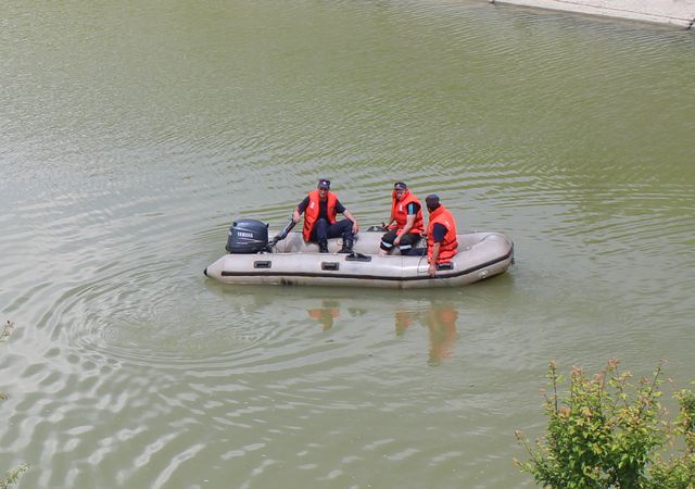 Cadavrul unei femei neidentificate, găsit plutind pe Dunăre Cadavrul unei femei neidentificate, găsit plutind pe Dunăre