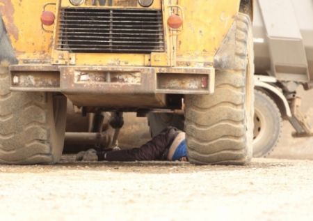 Accident de muncă la carieră: Strivit între volă şi plăcile de travertin Accident de muncă la carieră: Strivit între volă şi plăcile de travertin
