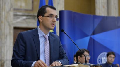 Premierul Cîţu i-a revocat din funcţie pe ministrul Sănătăţii, Vlad Voiculescu și pe secretarul de stat, Andreea Moldovan