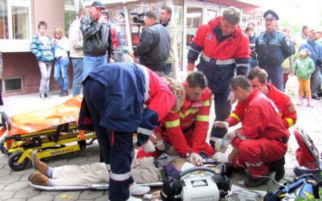 Sinucidere la Spitalul de Urgenţă: Un pacient s-a aruncat de la fereastră Sinucidere la Spitalul de Urgenţă: Un pacient s-a aruncat de la fereastră