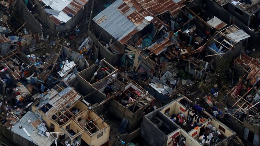 [FOTO-VIDEO]Sute de morţi în urma uraganului din Haiti