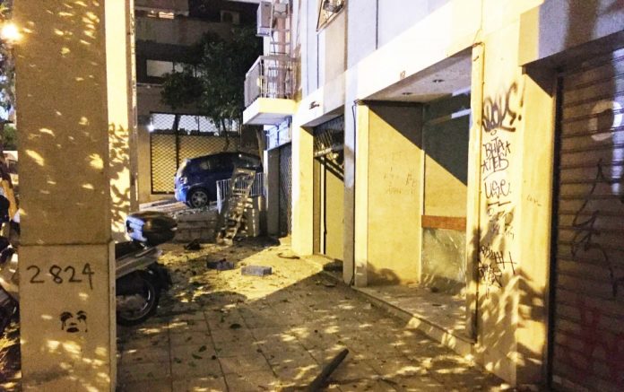 [FOTO] Atac cu bombă în centrul Atenei. Ţinta a fost procurorul Curţii de Apel