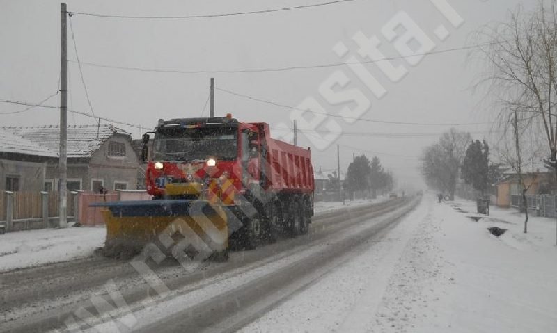 Iarna poate veni mâine: DRDP Timişoara are pe stoc sute de tone de material antiderapant Iarna poate veni mâine: DRDP Timişoara are pe stoc sute de tone de material antiderapant