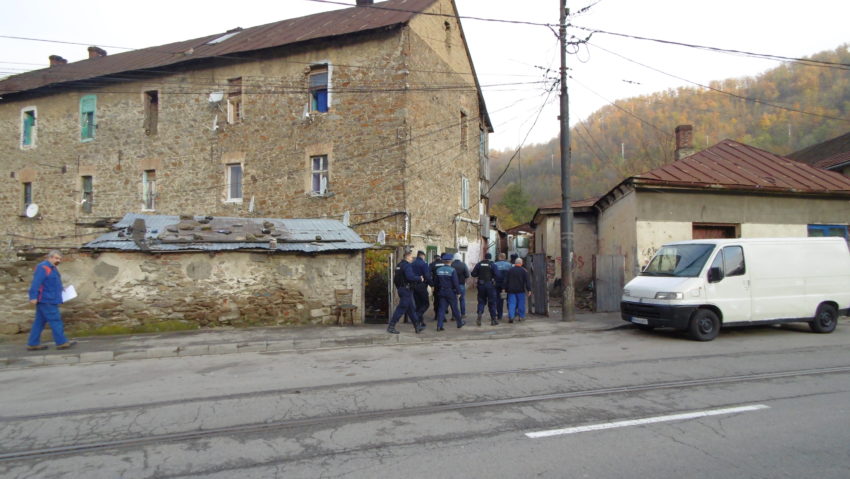 Numai în Caraş-Severin se poate: Curent luat cu… „japca”, iar hoții cu… jandarmii Numai în Caraş-Severin se poate: Curent luat cu… „japca”, iar hoții cu… jandarmii