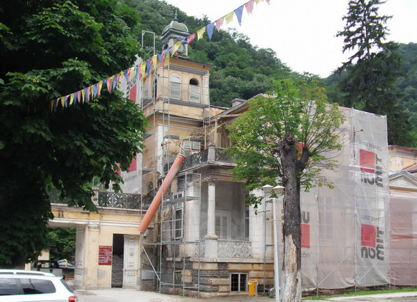 Vila Elisabeta a rămas fără finanţare! Lucrările de reabilitare stagnează din nou! Vila Elisabeta a rămas fără finanţare! Lucrările de reabilitare stagnează din nou!