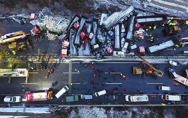 56 de mașini și 17 morți într-un accident tras la indigo cu cel de pe A2 56 de mașini și 17 morți într-un accident tras la indigo cu cel de pe A2