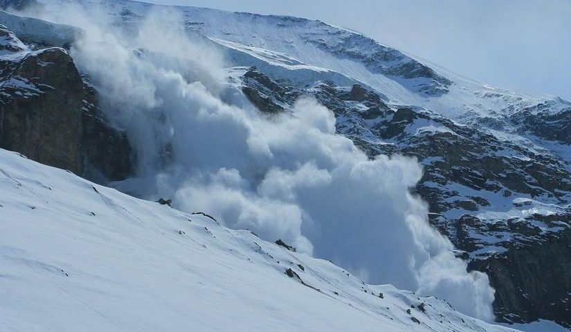 Salvamontiştii avertizează: Pericolul de avalanșă în munţi este ridicat Salvamontiştii avertizează: Pericolul de avalanșă în munţi este ridicat
