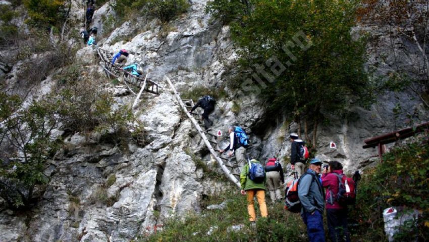 Dacă vremea e bună, traseele turistice din Băile Herculane rămân deschise în această iarnă! Dacă vremea e bună, traseele turistice din Băile Herculane rămân deschise în această iarnă!