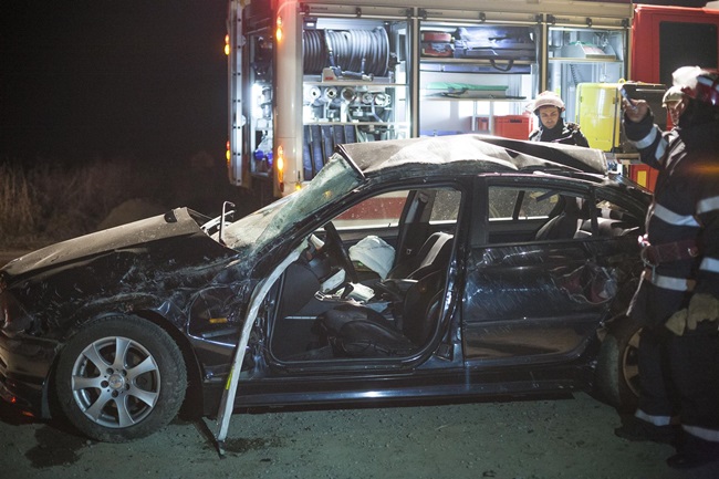 Grav accident în apropiere de Timişoara. Un bărbat a rămas încarcerat! Grav accident în apropiere de Timişoara. Un bărbat a rămas încarcerat!