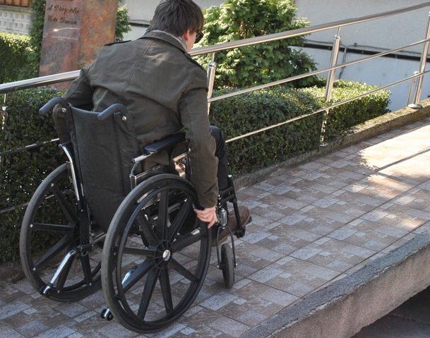 Spitalele din Reşiţa continuă să angajeze persoane cu dizabilităţi. Şi lifturile, rampele şi băile amenajate pentru persoanele cu handicap sunt funcţionale! Spitalele din Reşiţa continuă să angajeze persoane cu dizabilităţi. Şi lifturile, rampele şi băile amenajate pentru persoanele cu handicap sunt funcţionale!