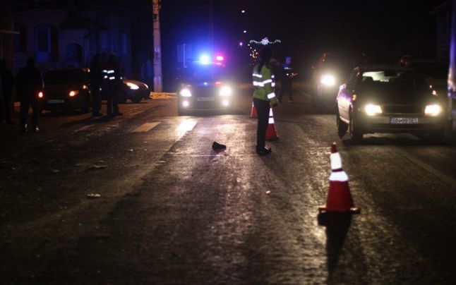 Accident violent pe DN6.Două persoane au decedat după ce două microbuze s-au ciocnit Accident violent pe DN6.Două persoane au decedat după ce două microbuze s-au ciocnit