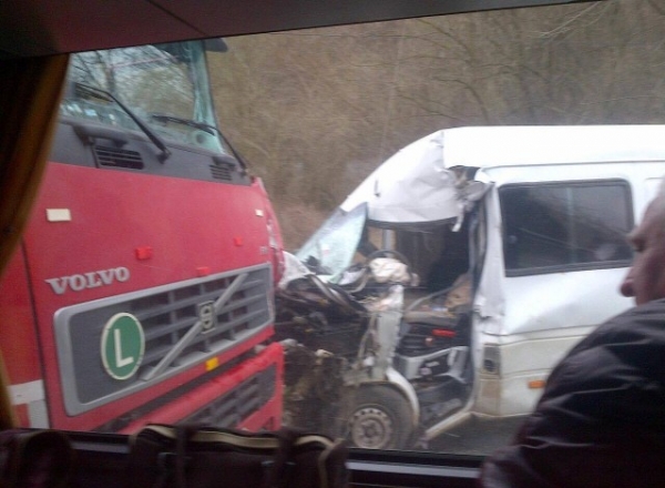 Accident mortal în apropiere de Vama Nădlac. Șoferul unui microbuz a murit sub un tir Accident mortal în apropiere de Vama Nădlac. Șoferul unui microbuz a murit sub un tir