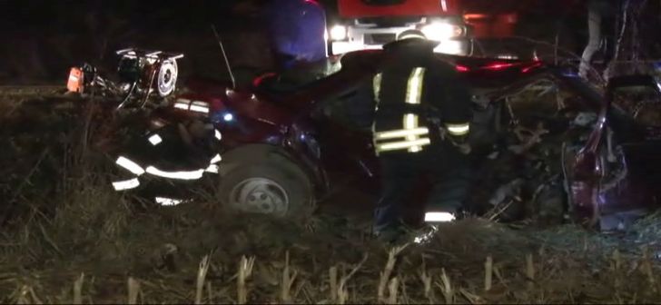Un tânăr din vestul ţării a murit strivit în propria maşină. Un alt şofer a văzut accidentul în oglinda retrovizoare Un tânăr din vestul ţării a murit strivit în propria maşină. Un alt şofer a văzut accidentul în oglinda retrovizoare