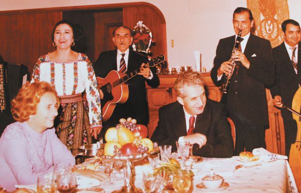 Cum sărbătoreau românii Revelionul pe vremea lui Nicolae Ceauşescu? Cum sărbătoreau românii Revelionul pe vremea lui Nicolae Ceauşescu?