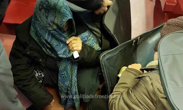 Două femei afgane ascunse în geamantane, depistate la frontieră Două femei afgane ascunse în geamantane, depistate la frontieră