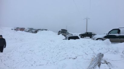 Paza bună trece primejdia rea: Un tată şi cei doi copii, în pericol pe Muntele Mic!
