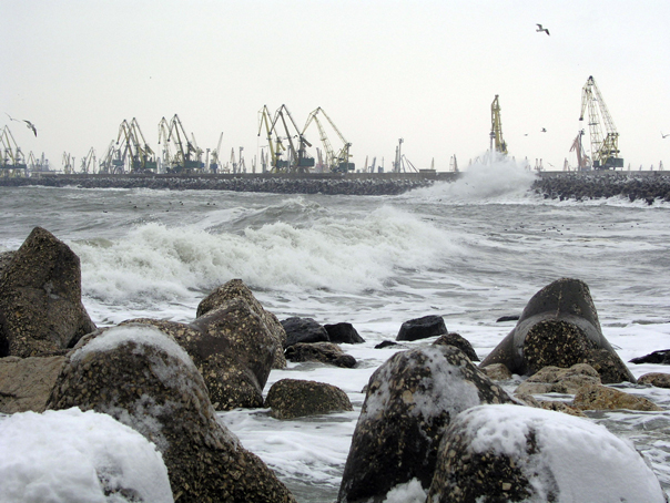 Porturile de la Marea Neagră, închise din cauza vântului Porturile de la Marea Neagră, închise din cauza vântului