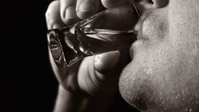 33 de ruşi au murit după ce au băut ulei de baie cu antigel, pe post de ”alcool ieftin”