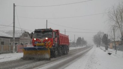 Consiliul Judeţean Arad vrea să rezilieze contractul pentru deszăpezirea drumurilor judeţene