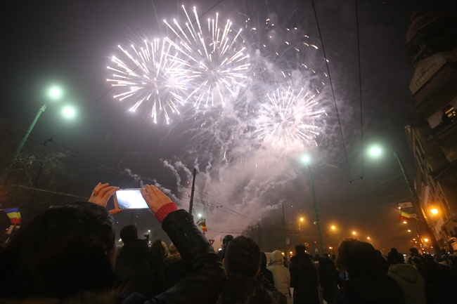 Revelion 2017! Artificii, concerte şi voie bună la cumpăna dintre ani, în vestul ţării Revelion 2017! Artificii, concerte şi voie bună la cumpăna dintre ani, în vestul ţării