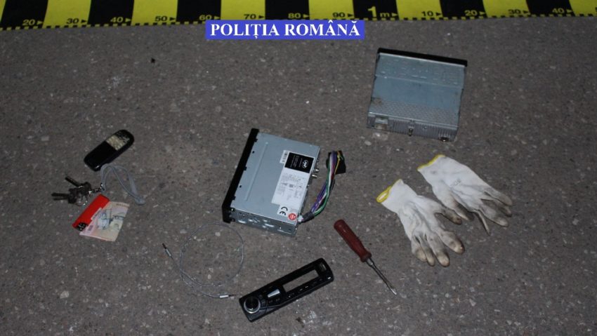 Şi-a pus mintea cu „cele sfinte”. Tânăr prins când voia să fure bunuri dintr-o biserică Şi-a pus mintea cu „cele sfinte”. Tânăr prins când voia să fure bunuri dintr-o biserică