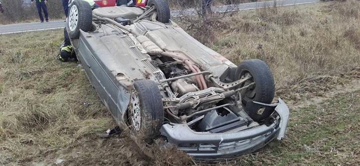 Accident în vestul țării. O tânără s-a răsturnat cu mașina Accident în vestul țării. O tânără s-a răsturnat cu mașina