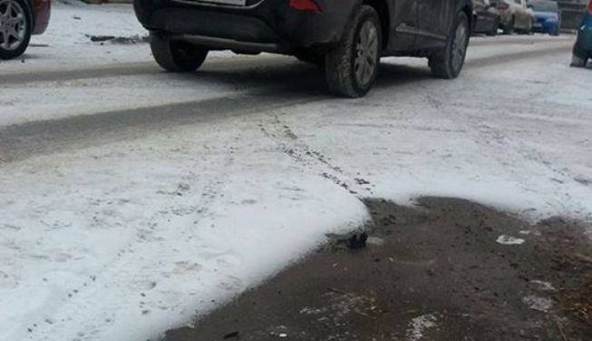 Opt tineri şi-au testat maşinile cu drifturi pe zăpadă. Amenzile sunt uriaşe! Opt tineri şi-au testat maşinile cu drifturi pe zăpadă. Amenzile sunt uriaşe!