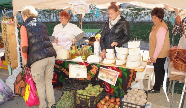 Conservele bănăţene, răchia de Zorlenţ şi brânza de Ramna pe lista produselor tradiţionale propuse pentru atestare în Caraş-Severin Conservele bănăţene, răchia de Zorlenţ şi brânza de Ramna pe lista produselor tradiţionale propuse pentru atestare în Caraş-Severin