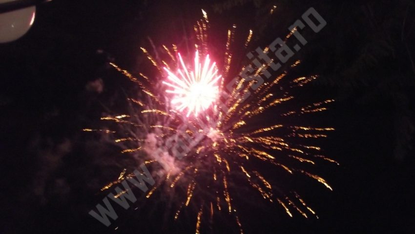 Reşiţenii vor trece în noul an cu muzică bună şi focuri de artificii. Reşiţenii vor trece în noul an cu muzică bună şi focuri de artificii.