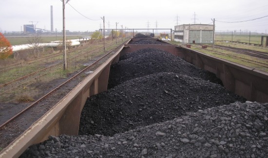 Focuri de armă în Valea Jiului pentru a alunga hoţii, care au atacat un tren cu huilă Focuri de armă în Valea Jiului pentru a alunga hoţii, care au atacat un tren cu huilă