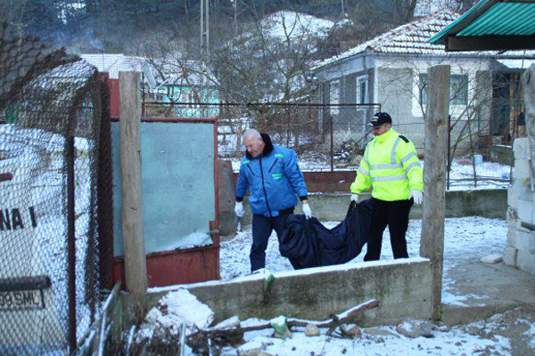 Crimă înfricoşătoare: O tânără de 24 de ani şi-a înjunghiat soacra până a murit Crimă înfricoşătoare: O tânără de 24 de ani şi-a înjunghiat soacra până a murit
