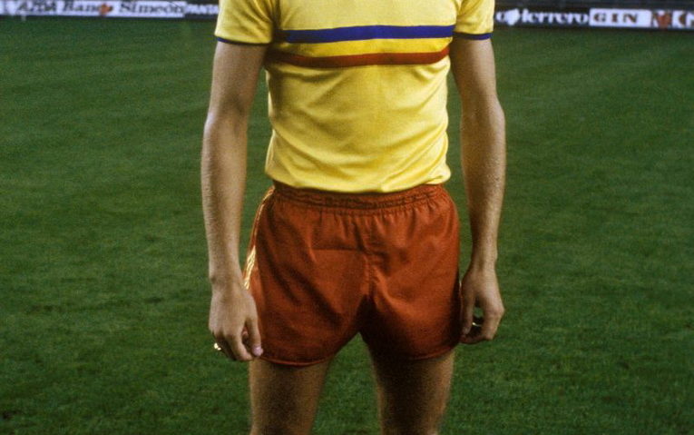 Un român, pe lista celor mai fair-play fotbalişti din istorie. Nu a luat niciun cartonaș roșu în întreaga carieră Un român, pe lista celor mai fair-play fotbalişti din istorie. Nu a luat niciun cartonaș roșu în întreaga carieră