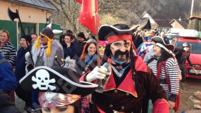 [FOTO] Celnic OHEEEI! Făşangul – un obicei vechi de peste o jumătate de secol, „înmormântat” festiv la Anina
