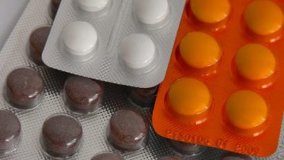 Ca să facă bani, bolnavii cu HIV din Caraş-Severin încearcă să-şi vândă medicamentele în piaţa de vechituri!