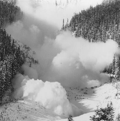 Avalanșă în Alpii francezi. 9 persoane au fost surprinse Avalanșă în Alpii francezi. 9 persoane au fost surprinse